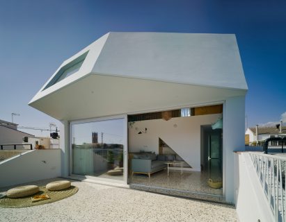 The Beach House by Laura Ortín Architecture