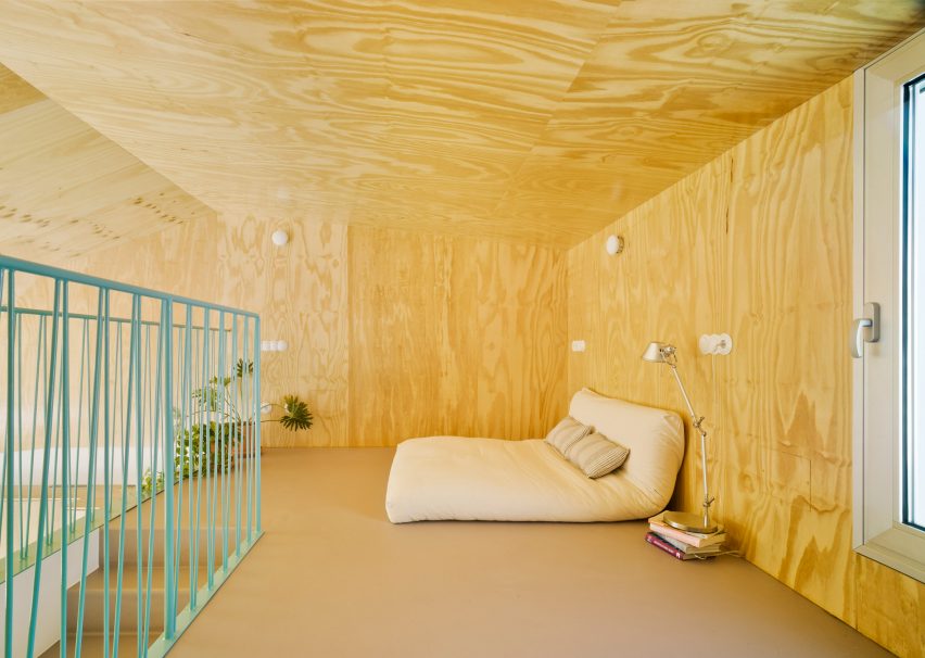 The Beach House by Laura Ortín Architecture