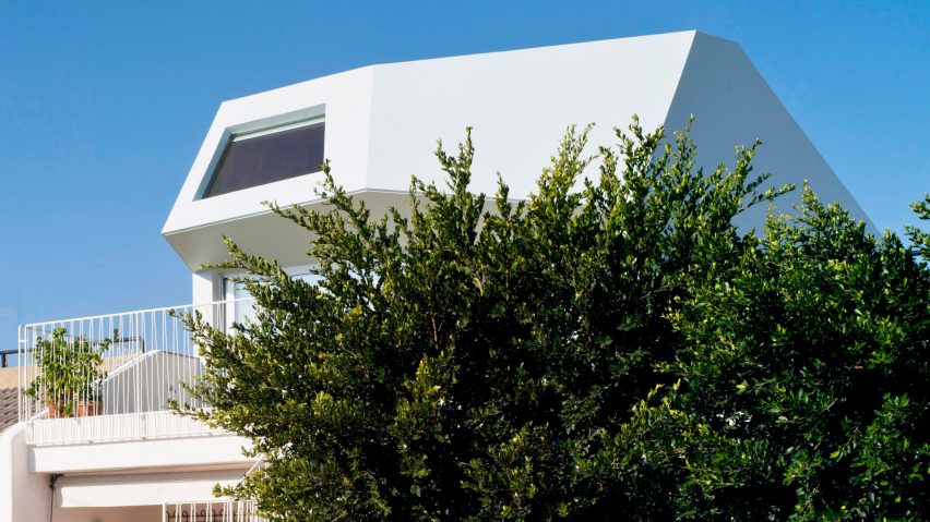 The Beach House by Laura Ortín Architecture