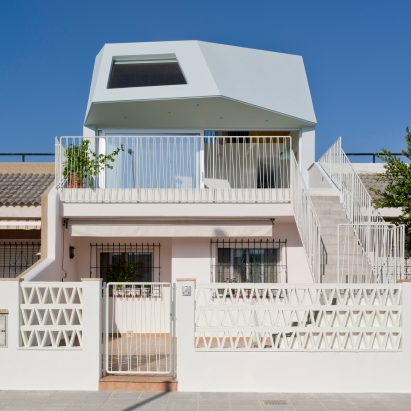 The Beach House by Laura Ortín Architecture