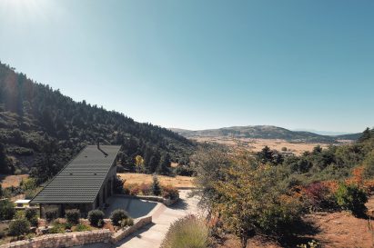 Chalet by Kokosalaki Architecture