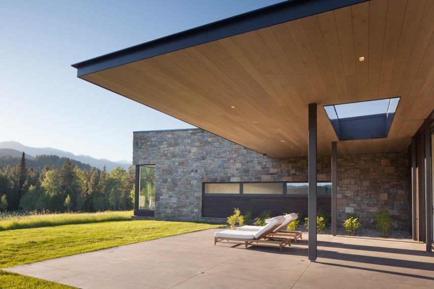 Crescent H by Carney Logan Burke Architects