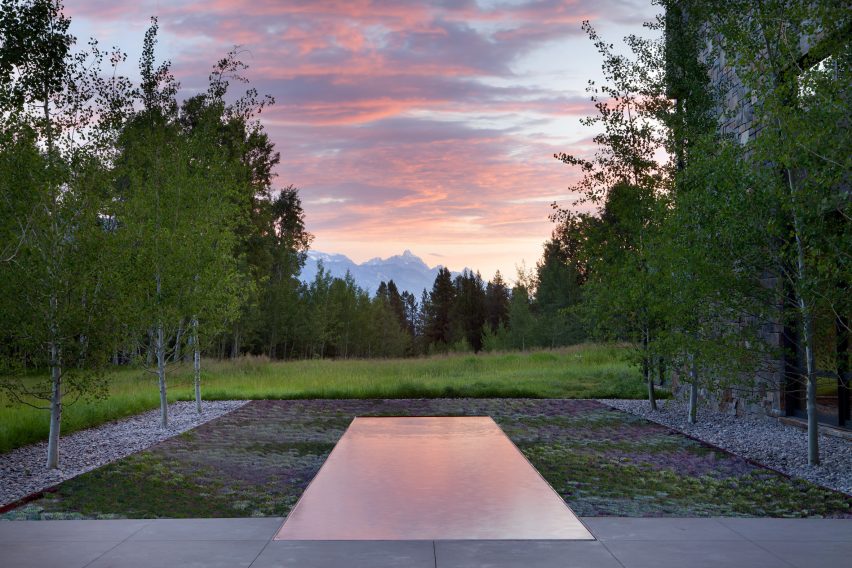 Crescent H by Carney Logan Burke Architects