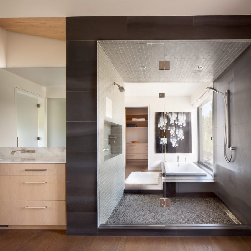 Crescent H by Carney Logan Burke Architects