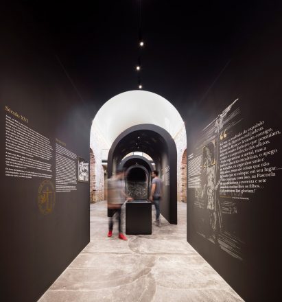 This restored church in Alenquer, central Portugal has been repurposed by Spaceworkers to include an arched exhibition space that commemorates the life and historical legacy of Portuguese philosopher and scholar Damião de Gois.
