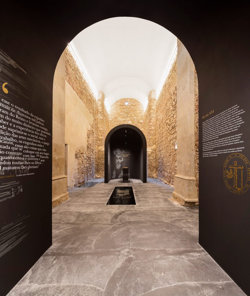 This restored church in Alenquer, central Portugal has been repurposed by Spaceworkers to include an arched exhibition space that commemorates the life and historical legacy of Portuguese philosopher and scholar Damião de Gois.