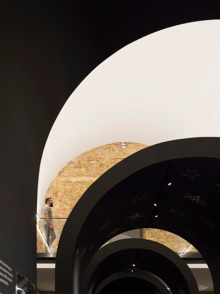 This restored church in Alenquer, central Portugal has been repurposed by Spaceworkers to include an arched exhibition space that commemorates the life and historical legacy of Portuguese philosopher and scholar Damião de Gois.