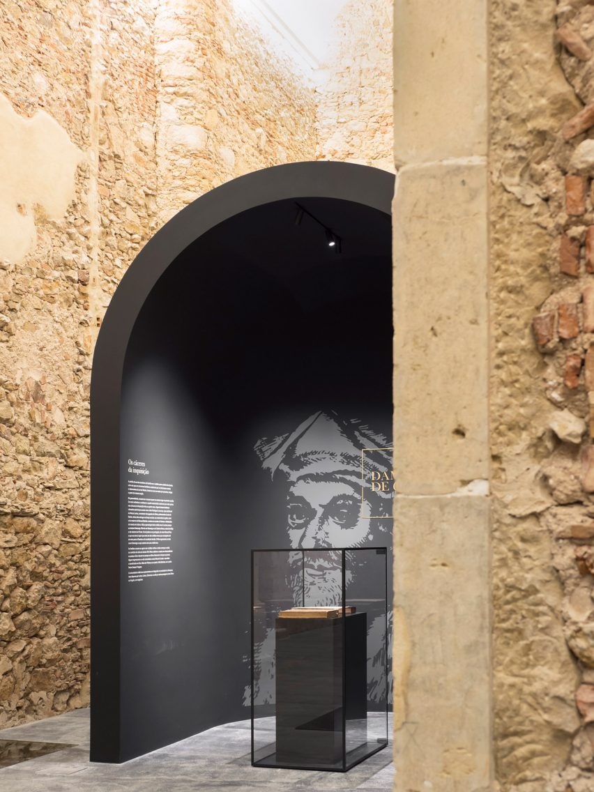This restored church in Alenquer, central Portugal has been repurposed by Spaceworkers to include an arched exhibition space that commemorates the life and historical legacy of Portuguese philosopher and scholar Damião de Gois.