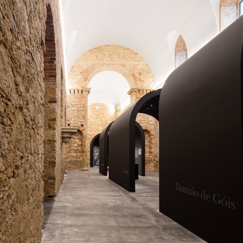 This restored church in Alenquer, central Portugal has been repurposed by Spaceworkers to include an arched exhibition space that commemorates the life and historical legacy of Portuguese philosopher and scholar Damião de Gois.