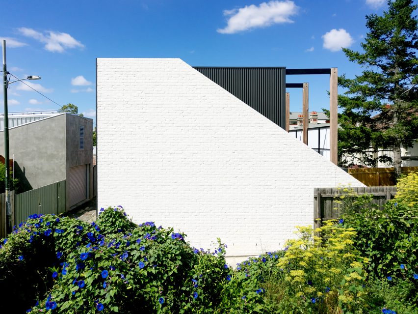 Garage House by Foomann Architects
