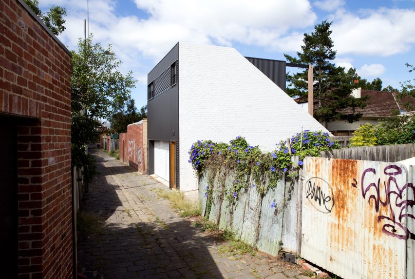 Garage House by Foomann Architects