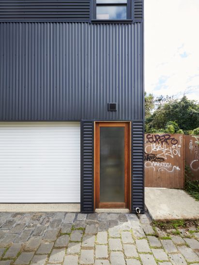 Garage House by Foomann Architects