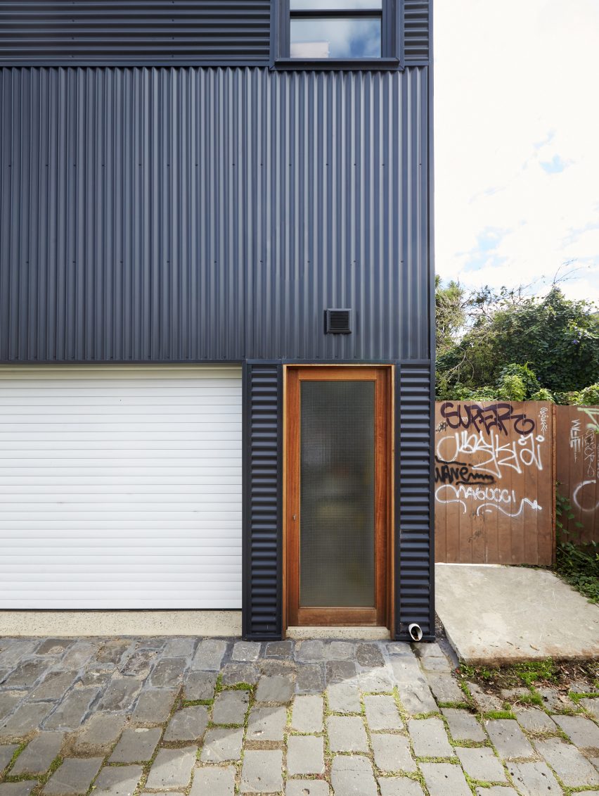 Garage House by Foomann Architects