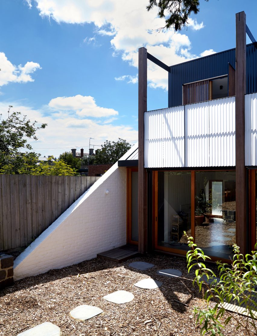Garage House by Foomann Architects