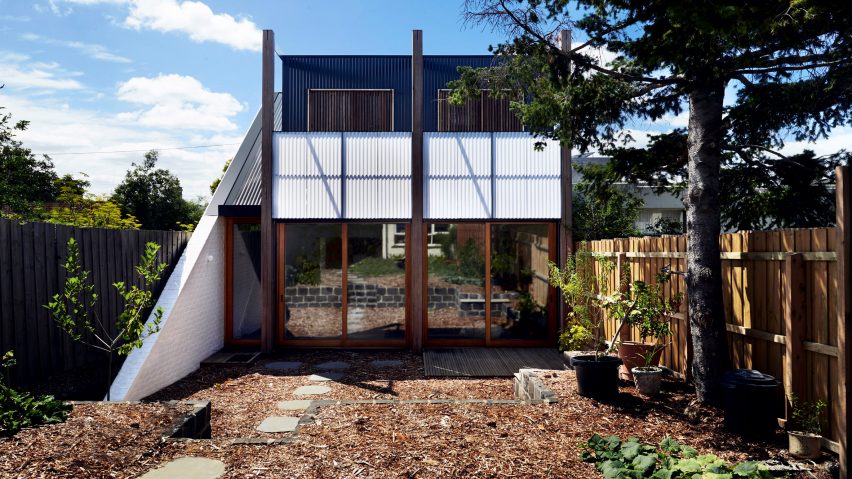 Garage House by Foomann Architects