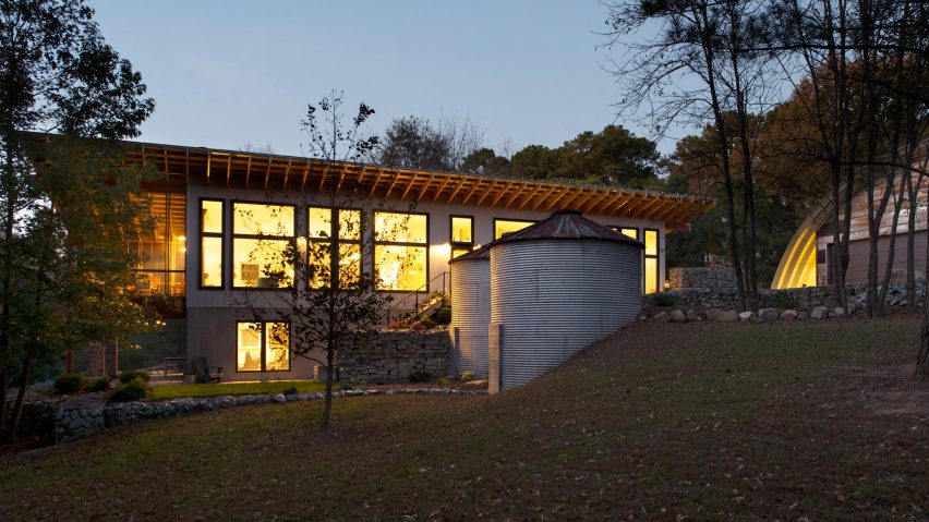 Horseshoe Farm Residence by Buildsense