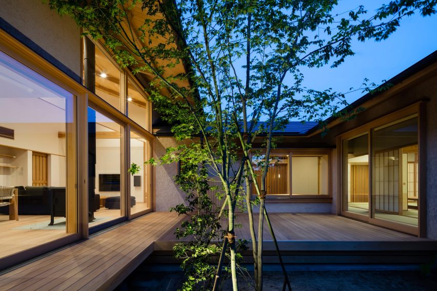 House of Holly Osmanthus by Takashi Okuno