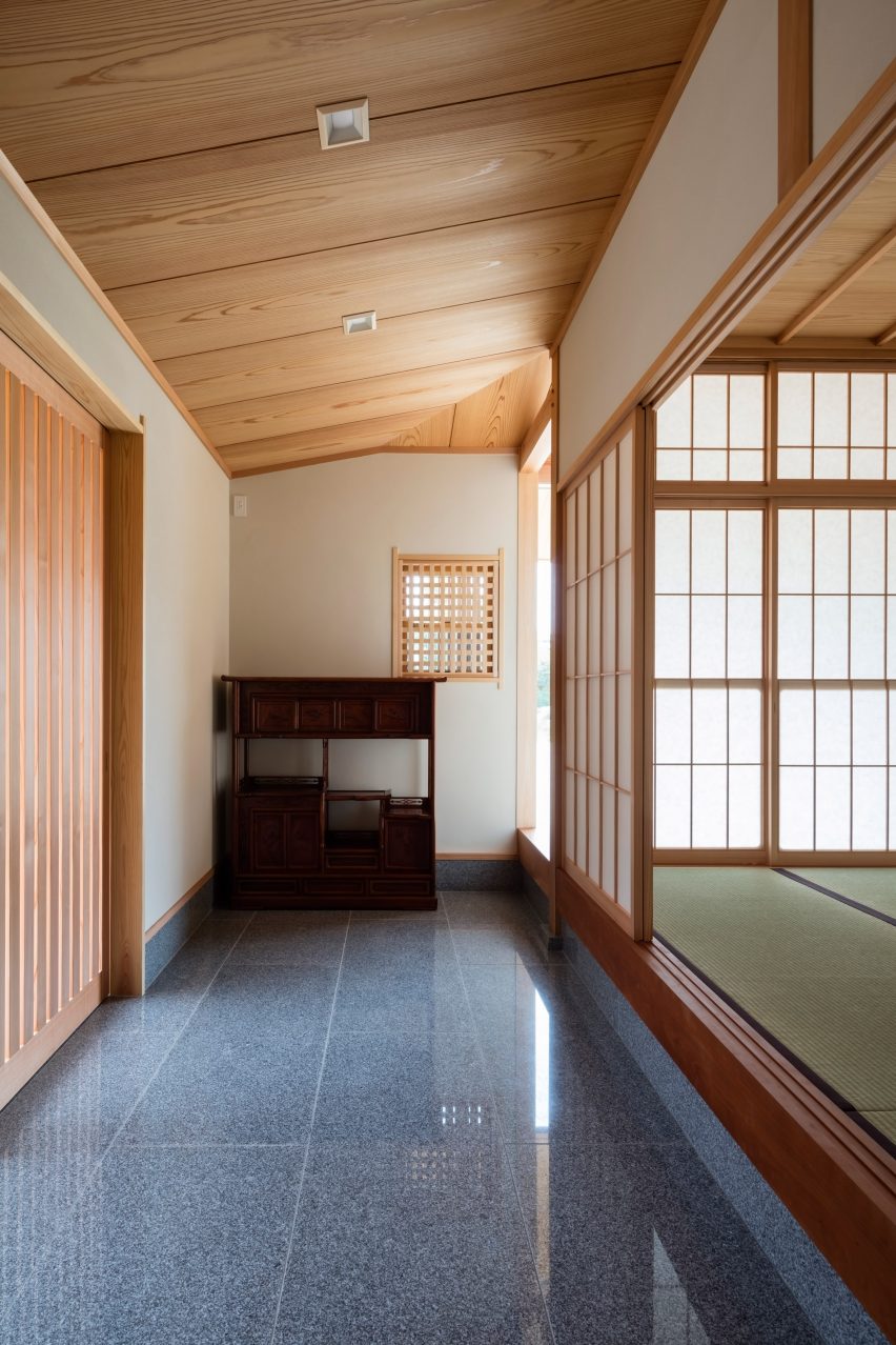 House of Holly Osmanthus by Takashi Okuno