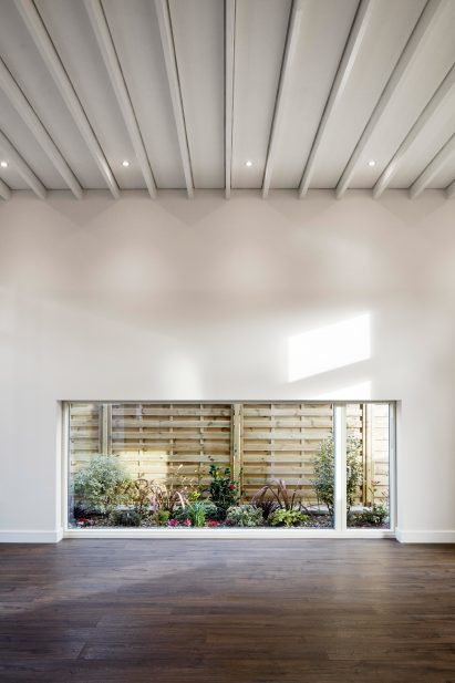 New House in Kings Crescent by Madoc Architecture
