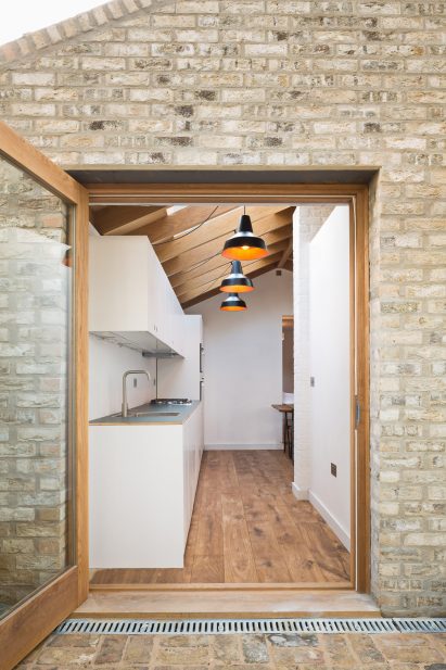 Grey Griffiths Architects completes London extension featuring exposed oak roof structure