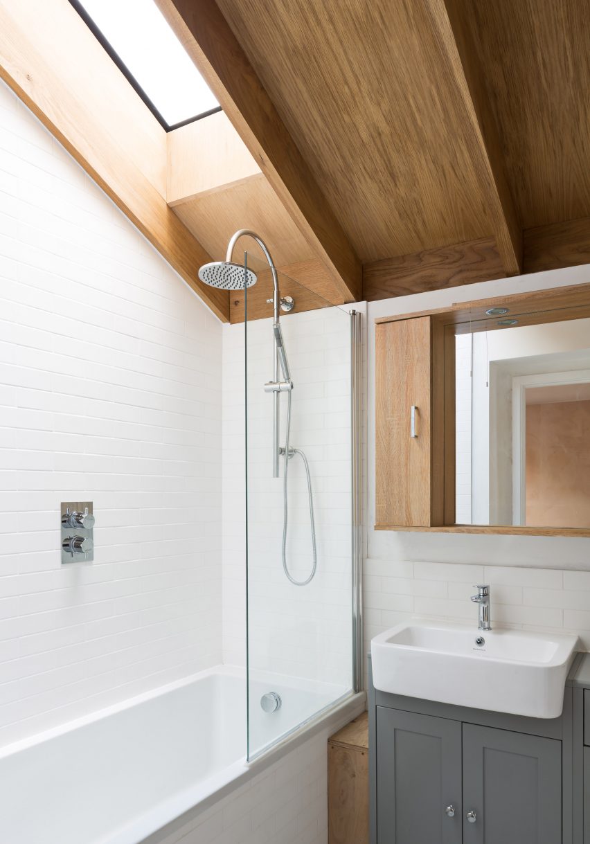 Grey Griffiths Architects completes London extension featuring exposed oak roof structure