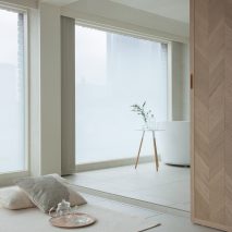 Hiroyuki Ogawa Architects divides up tiny Tokyo apartment with sliding screens