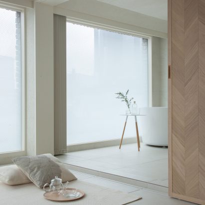 Hiroyuki Ogawa Architects divides up tiny Tokyo apartment with sliding screens