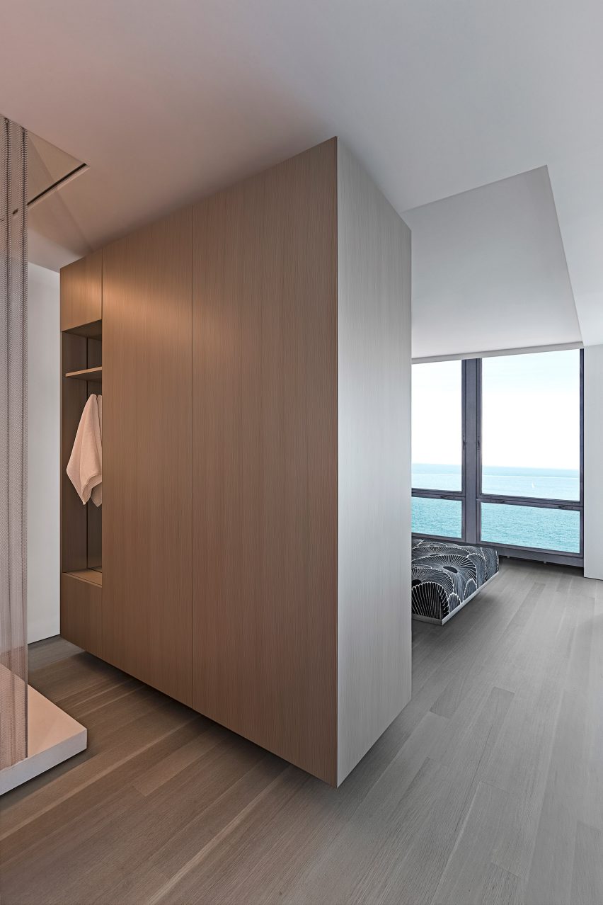 Unit 9C by Vladimir Radutny Architects