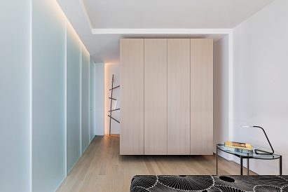 Unit 9C by Vladimir Radutny Architects