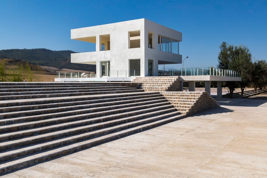 Villa Cheshm Cheran by ZAV Architects