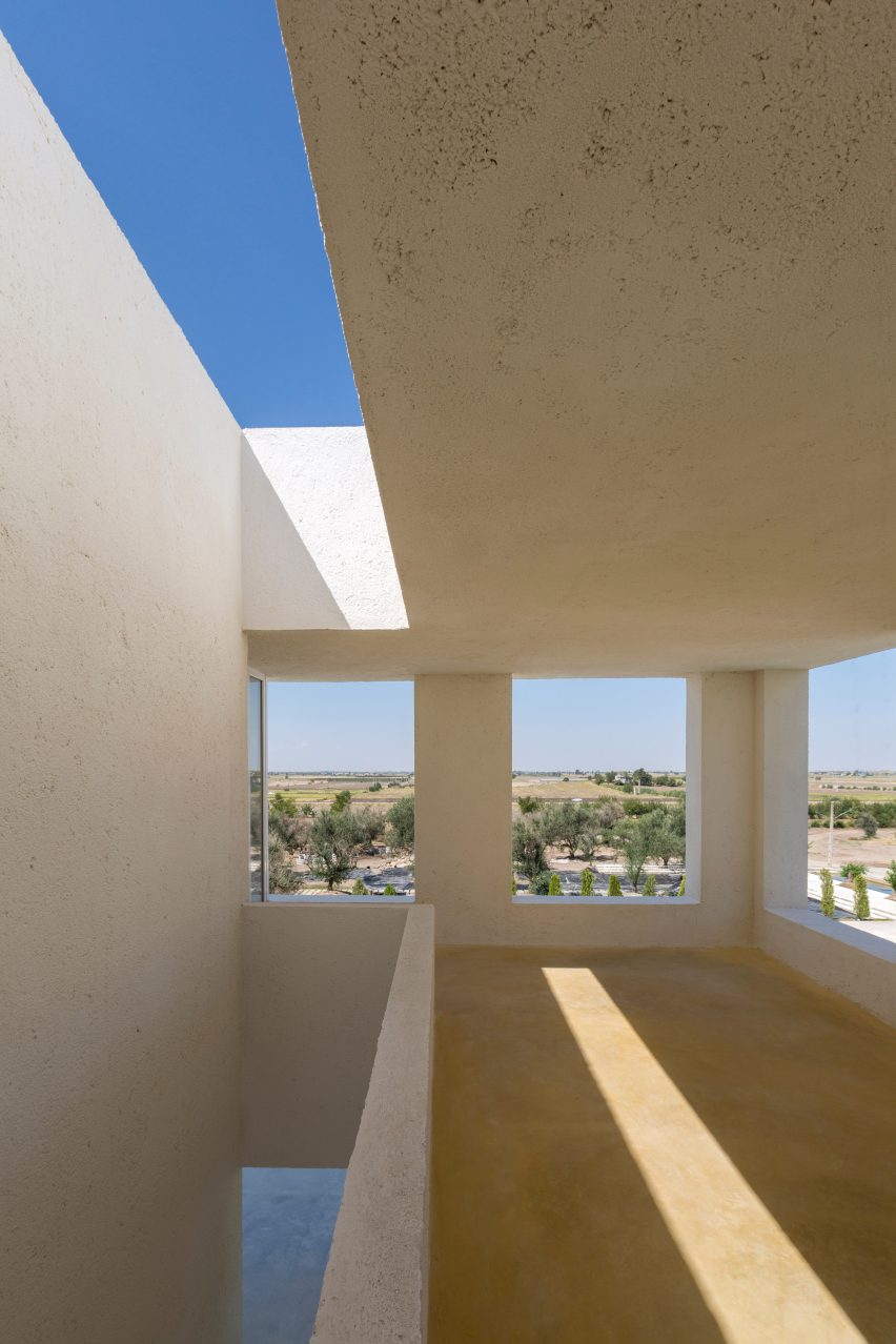 Villa Cheshm Cheran by ZAV Architects