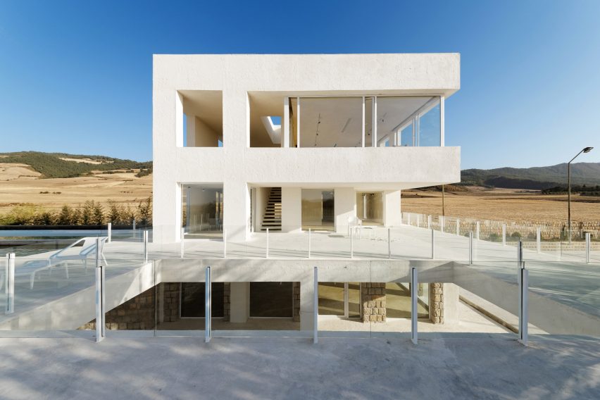 Villa Cheshm Cheran by ZAV Architects