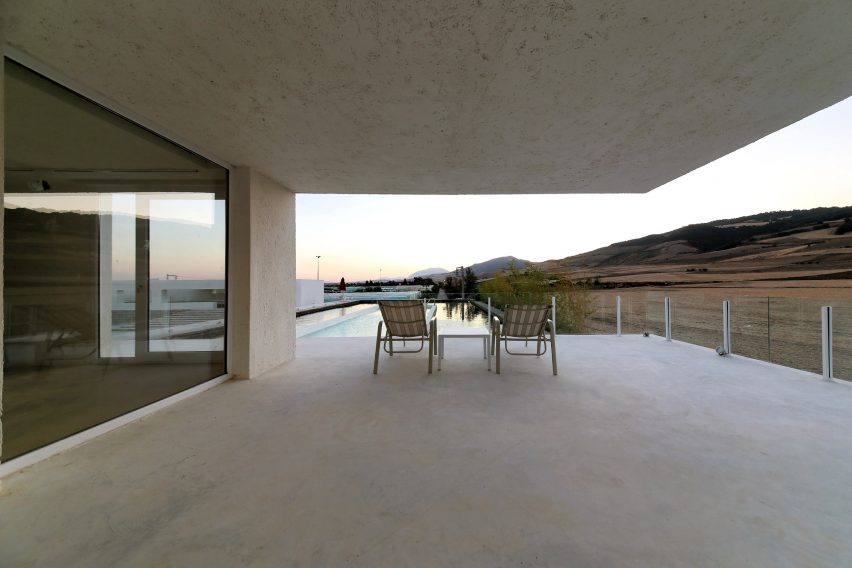 Villa Cheshm Cheran by ZAV Architects
