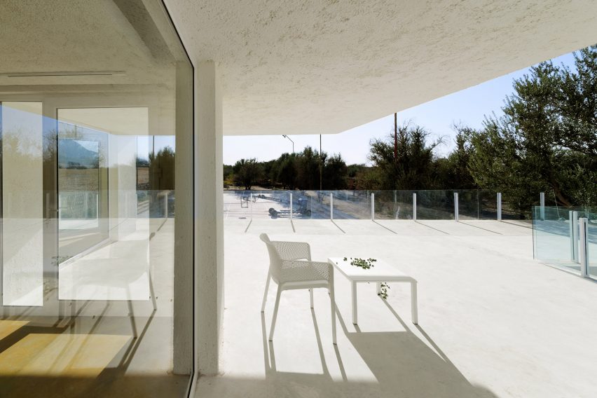 Villa Cheshm Cheran by ZAV Architects