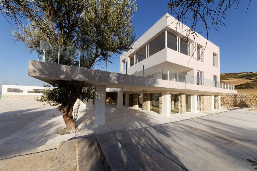 Villa Cheshm Cheran by ZAV Architects
