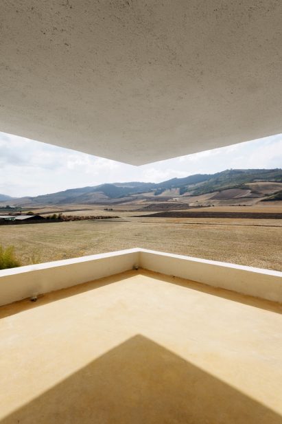 Villa Cheshm Cheran by ZAV Architects