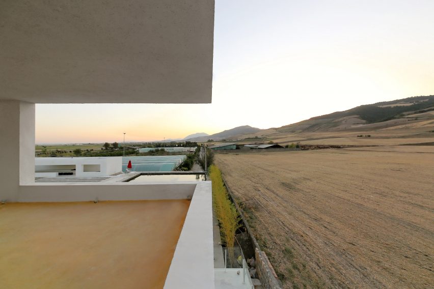 Villa Cheshm Cheran by ZAV Architects