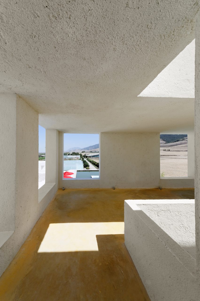 Villa Cheshm Cheran by ZAV Architects