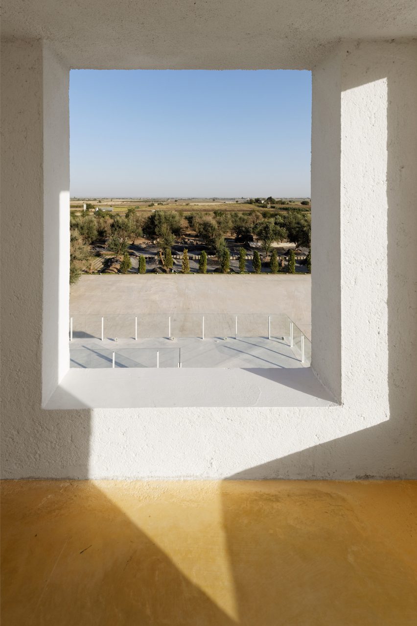 Villa Cheshm Cheran by ZAV Architects