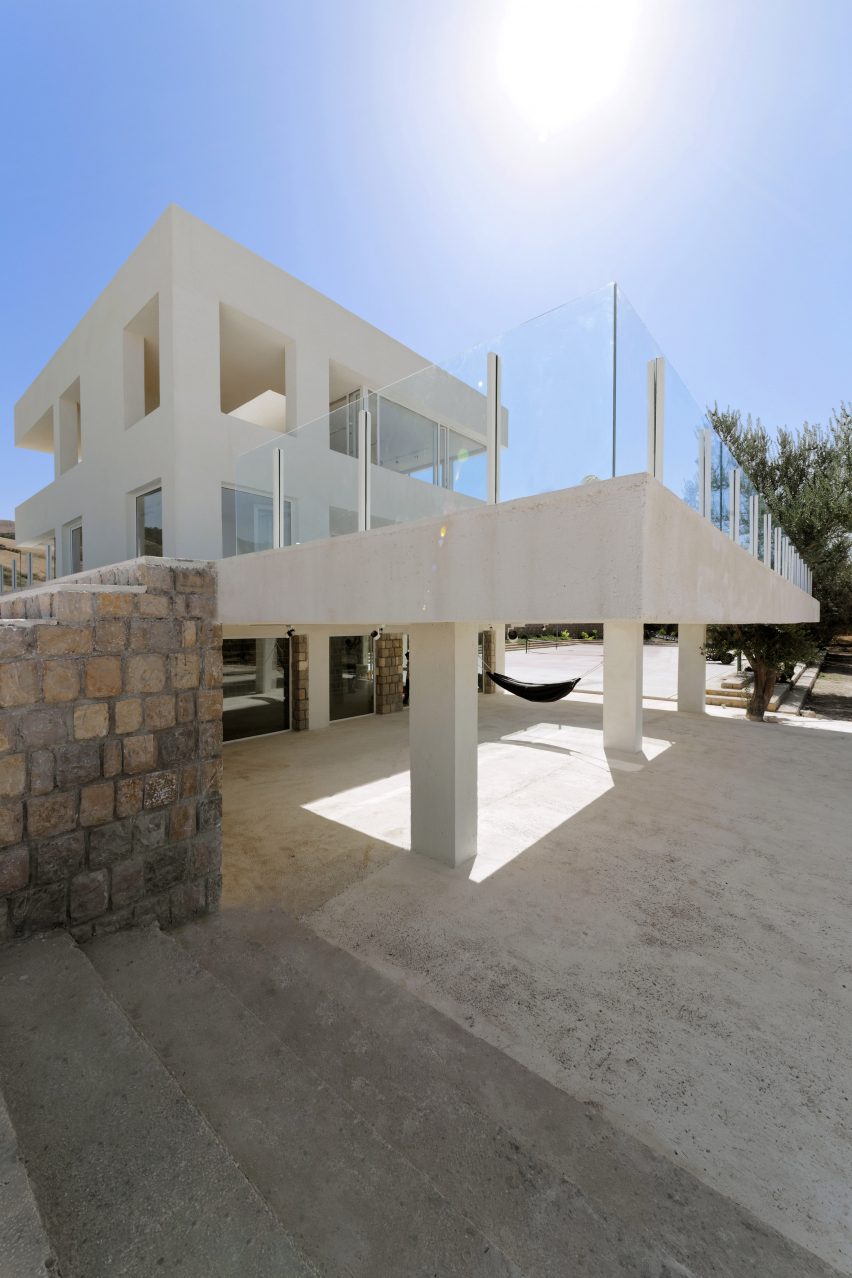 Villa Cheshm Cheran by ZAV Architects