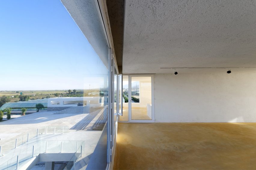 Villa Cheshm Cheran by ZAV Architects