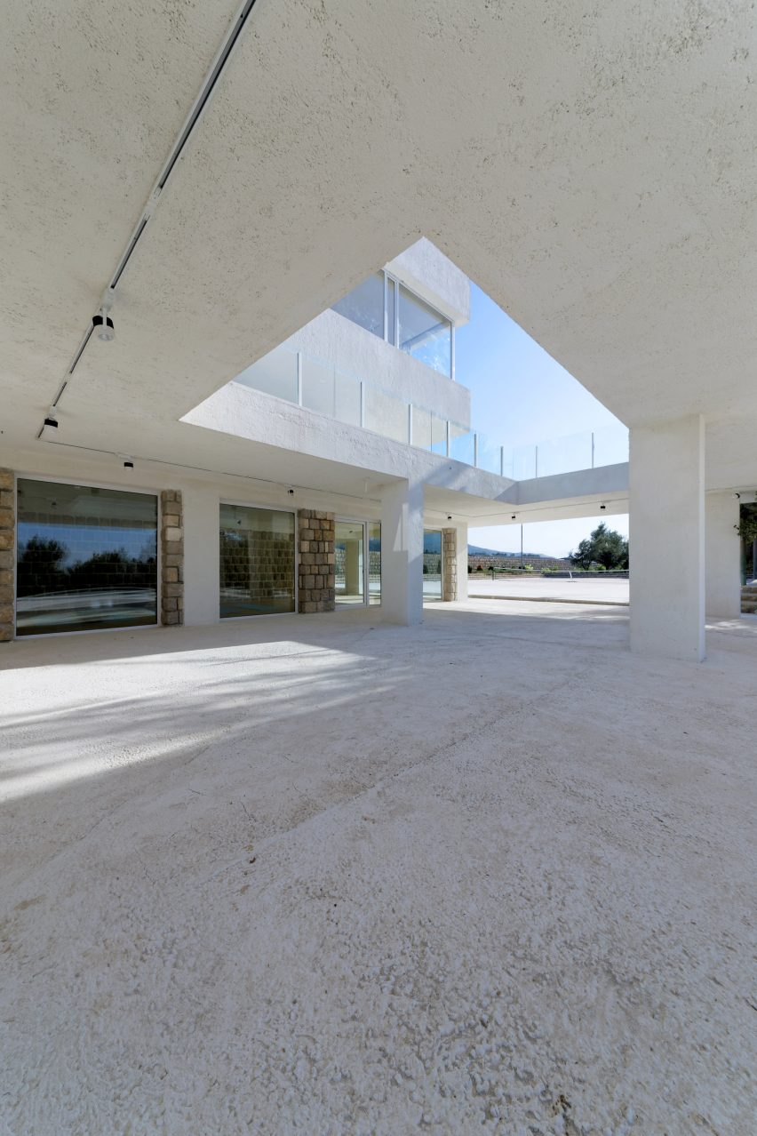 Villa Cheshm Cheran by ZAV Architects