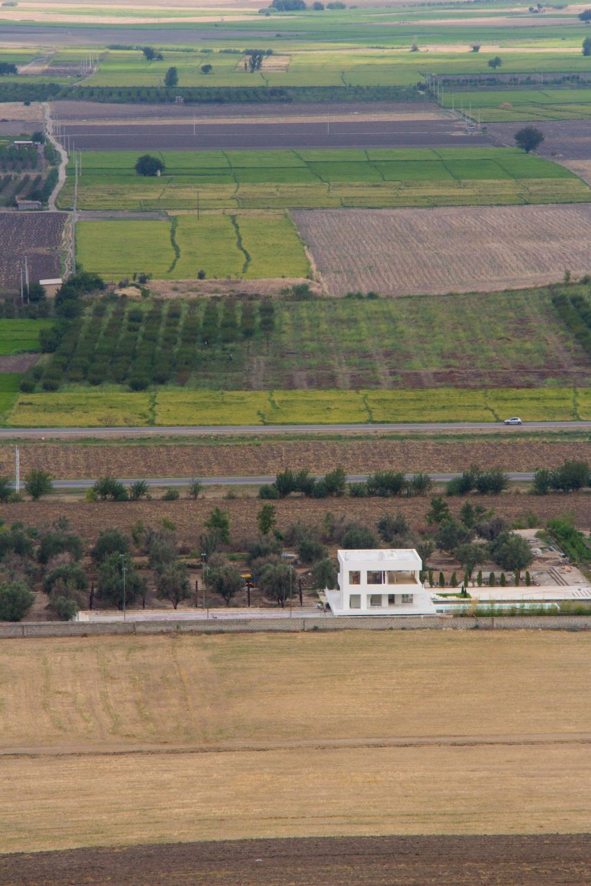 Villa Cheshm Cheran by ZAV Architects