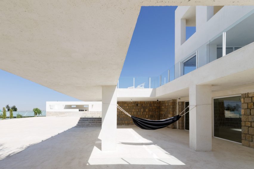 Villa Cheshm Cheran by ZAV Architects