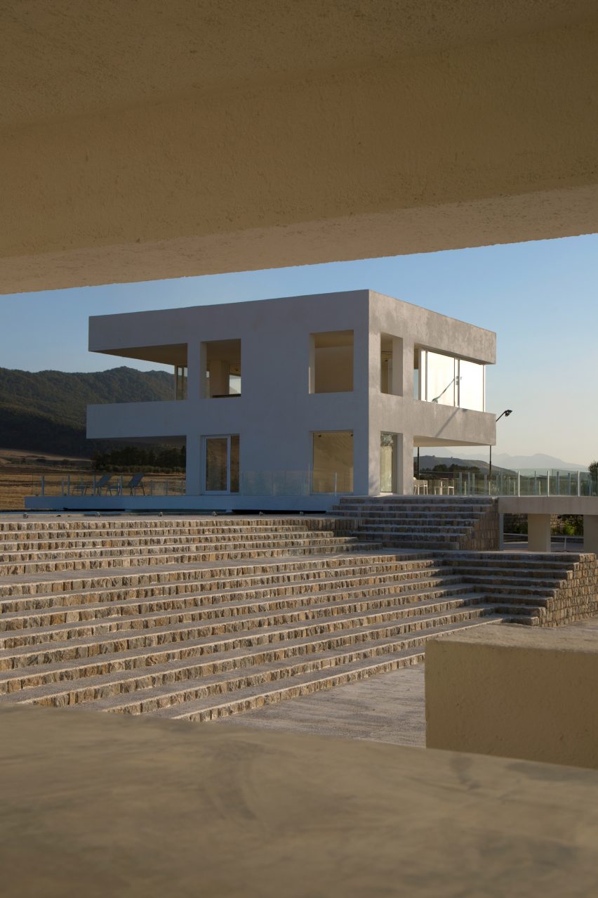 Villa Cheshm Cheran by ZAV Architects