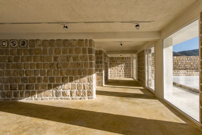 Villa Cheshm Cheran by ZAV Architects
