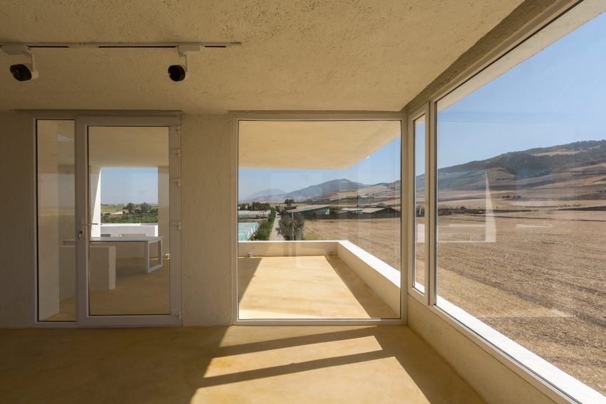 Villa Cheshm Cheran by ZAV Architects