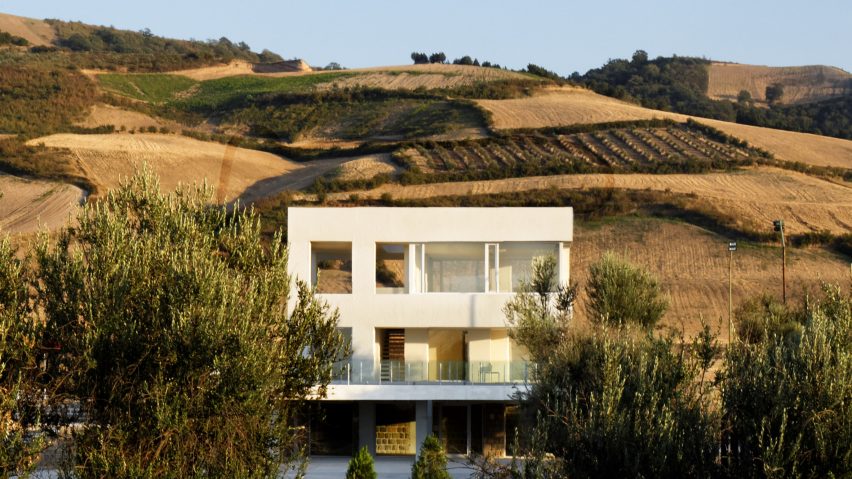 Villa Cheshm Cheran by ZAV Architects