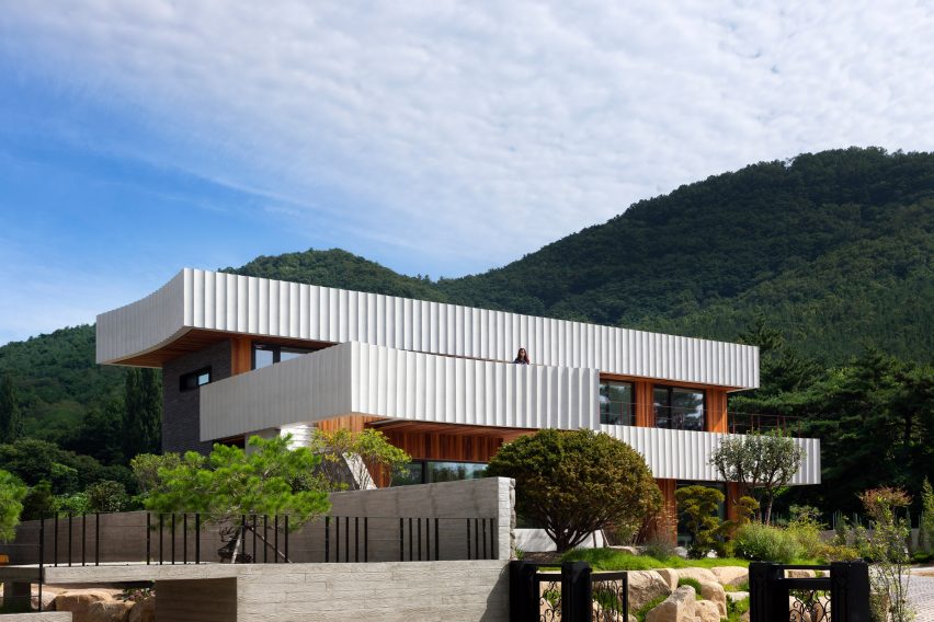 W House by ODE