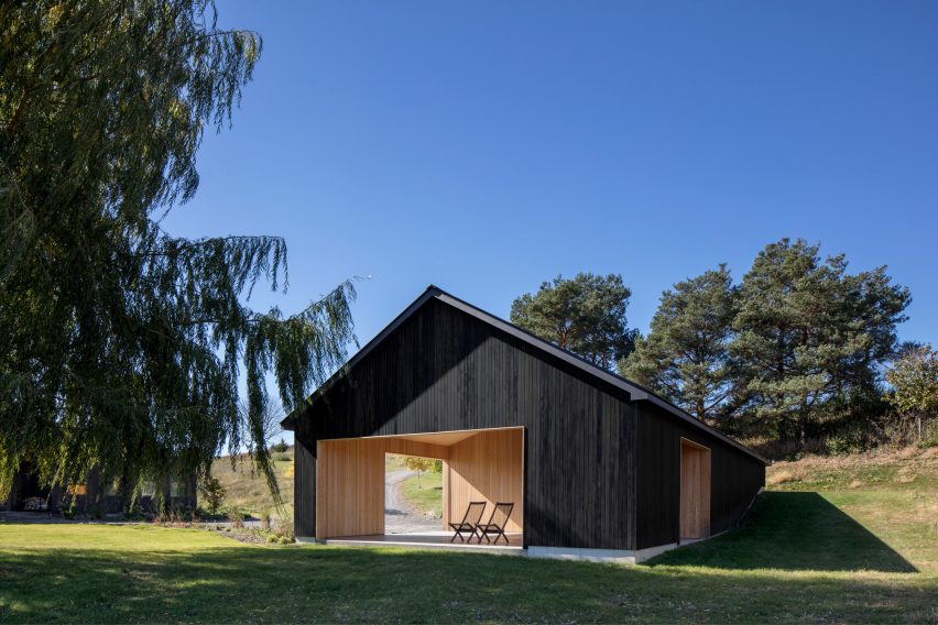 Ancram Barn by Worrell Yeung